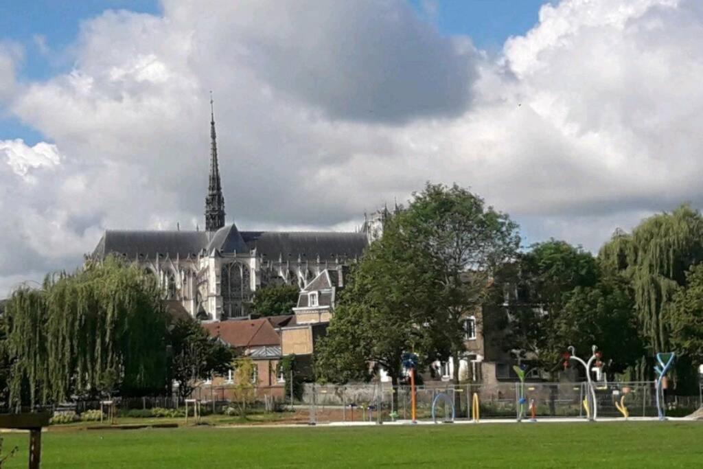 Maison Famille-Confort-Terrasse Jardin-Vue Cathedrale Amiens Exterior foto